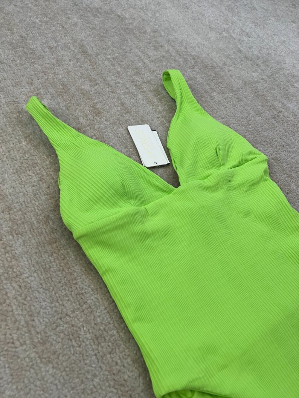 NWT L*Space Katniss Green Ribbed One Piece Swimsuit M - Picture 3 of 10